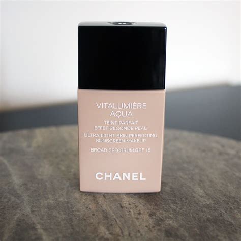 chanel vitalumière aqua ultra light skin|chanel vitalumiere aqua 20 beige.